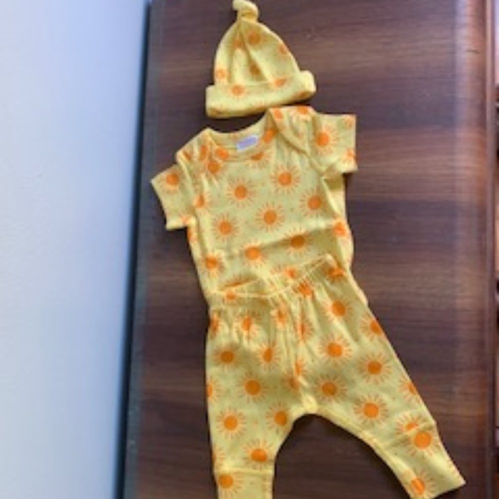 New Hanna Anderson Newborn onesie, pants and hat outfit